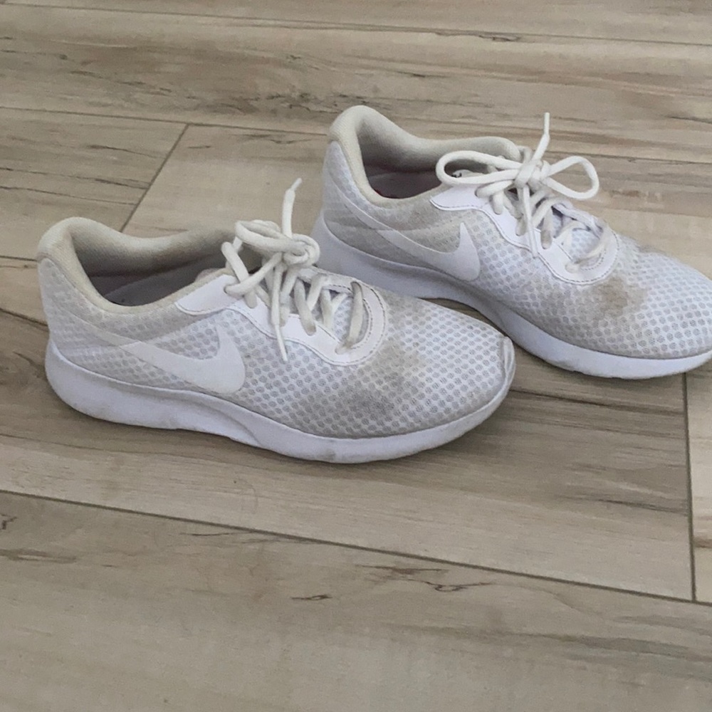 7.5 women’s Nike